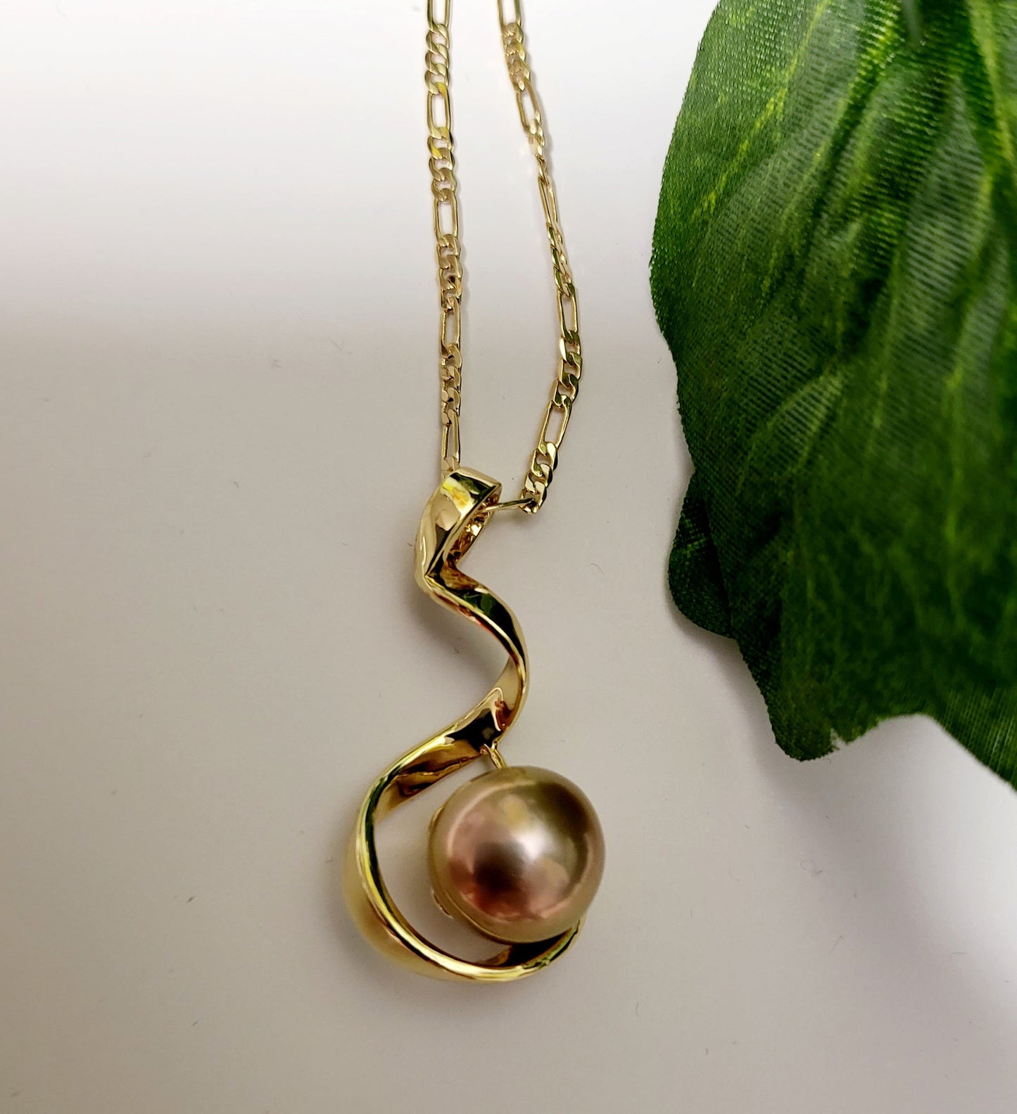 Tahina - Twisted Pink Blush Natural Edison Pearl Pendant Necklace