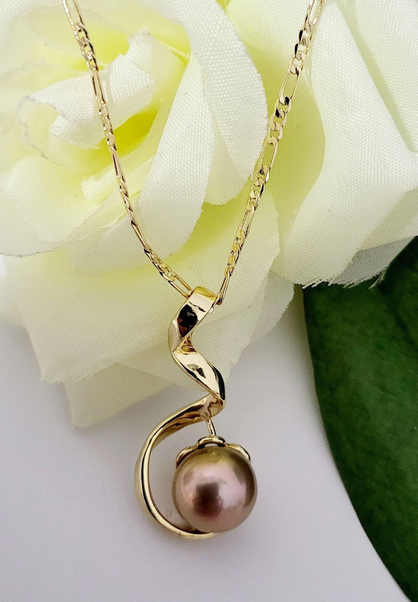 Tahina - Twisted Pink Blush Natural Edison Pearl Pendant Necklace