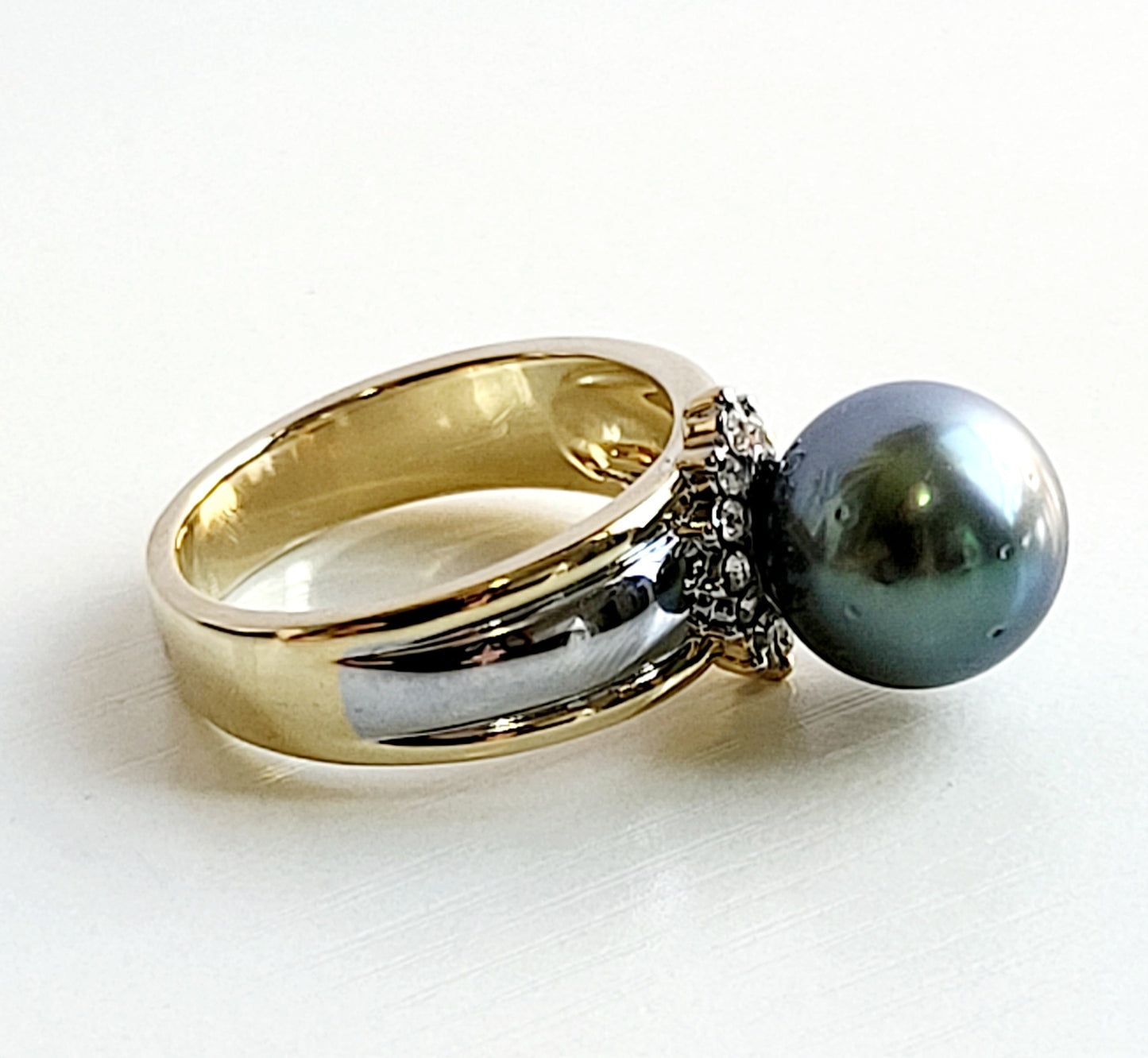 Te-Vaka-Gali: Authentic Tahitian Pearl Mounted on Gold filled ring