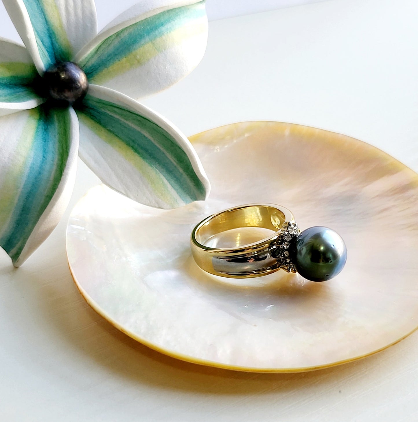Te-Vaka-Gali: Authentic Tahitian Pearl Mounted on Gold filled ring
