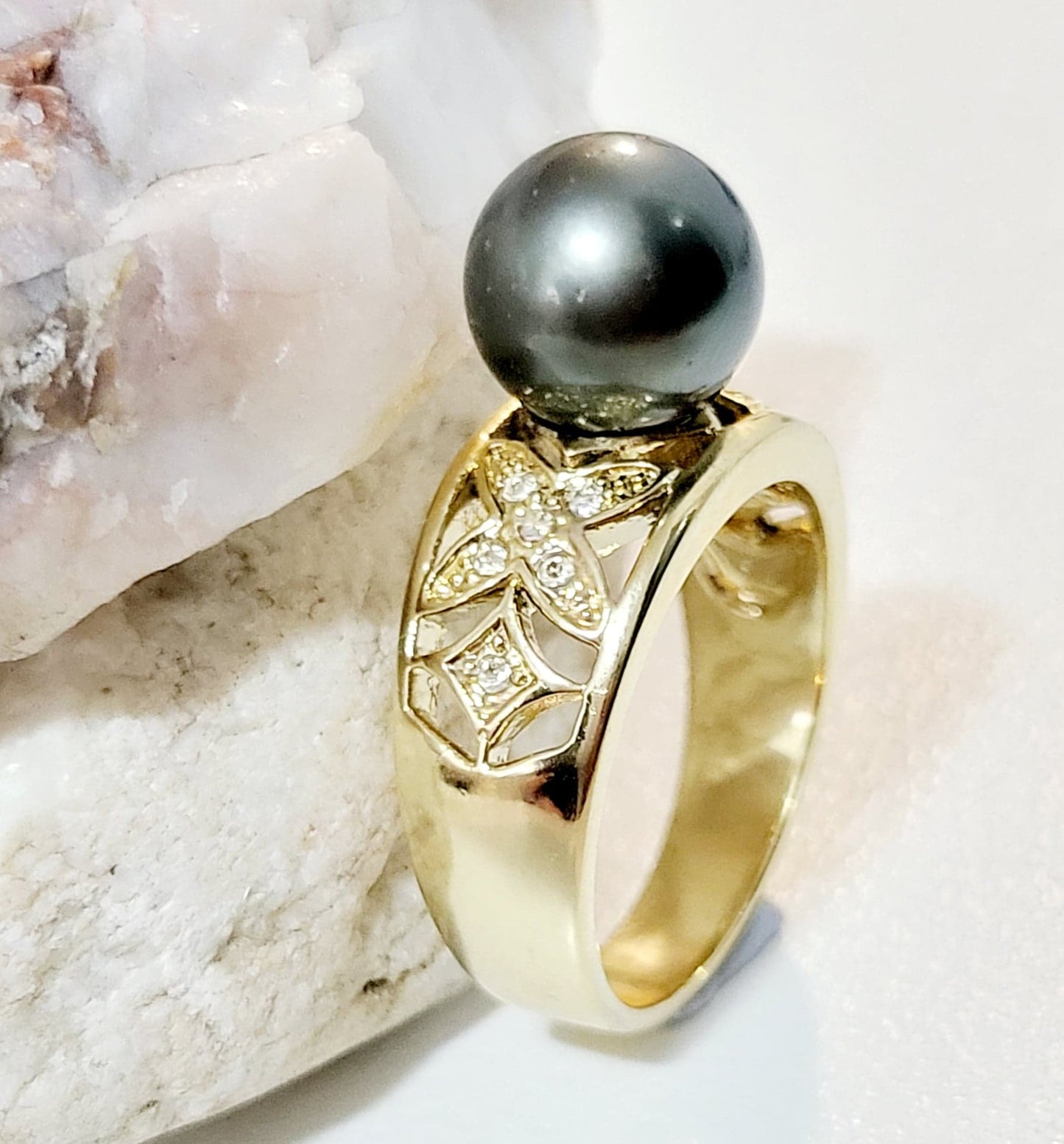 HIVA-MAI - Hawaiian Plumeria: Authentic Tahitian Pearl Ring
