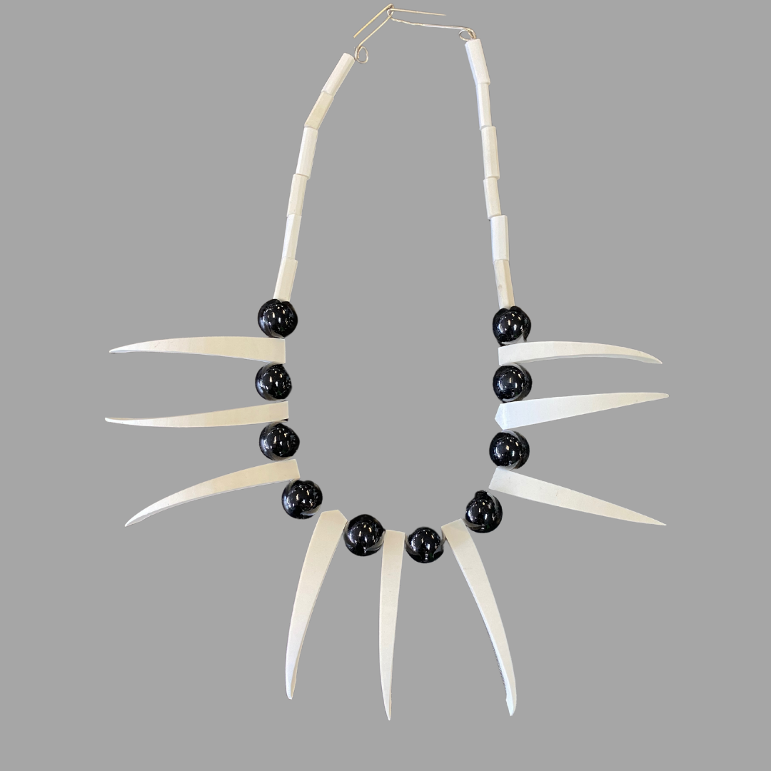 ULA NIFO WITH BLACK PEARLS