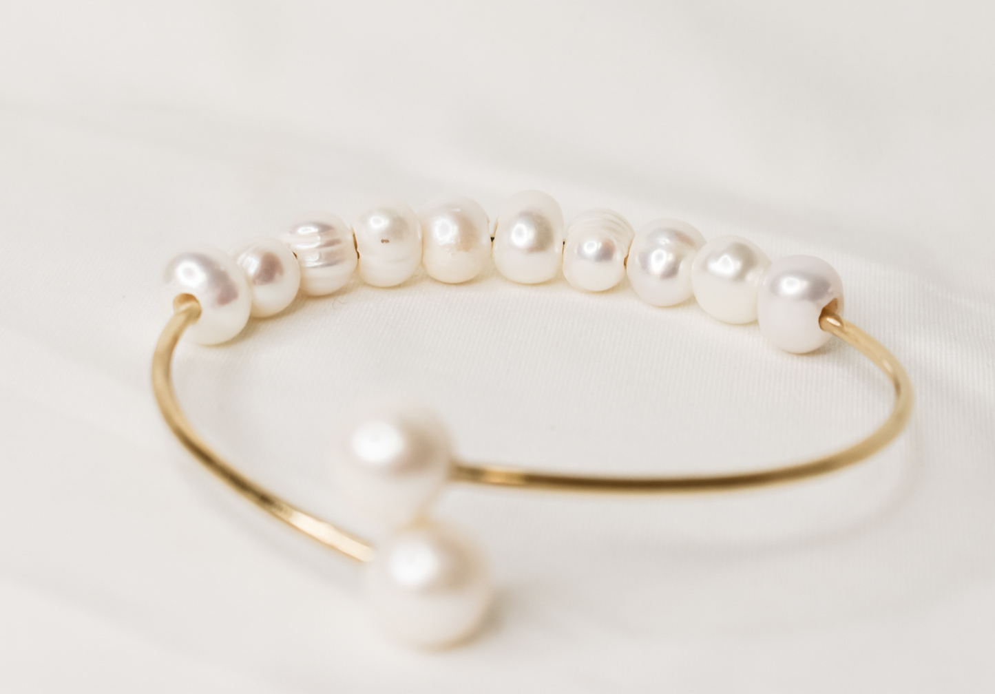 LINA 2 - NATURAL WHITE BAROQUE PEARL OPEN BANGLE (14K GOLDFILLED)