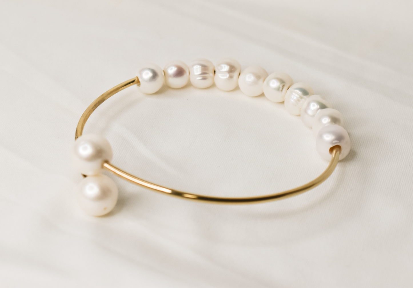 LINA 2 - NATURAL WHITE BAROQUE PEARL OPEN BANGLE (14K GOLDFILLED)