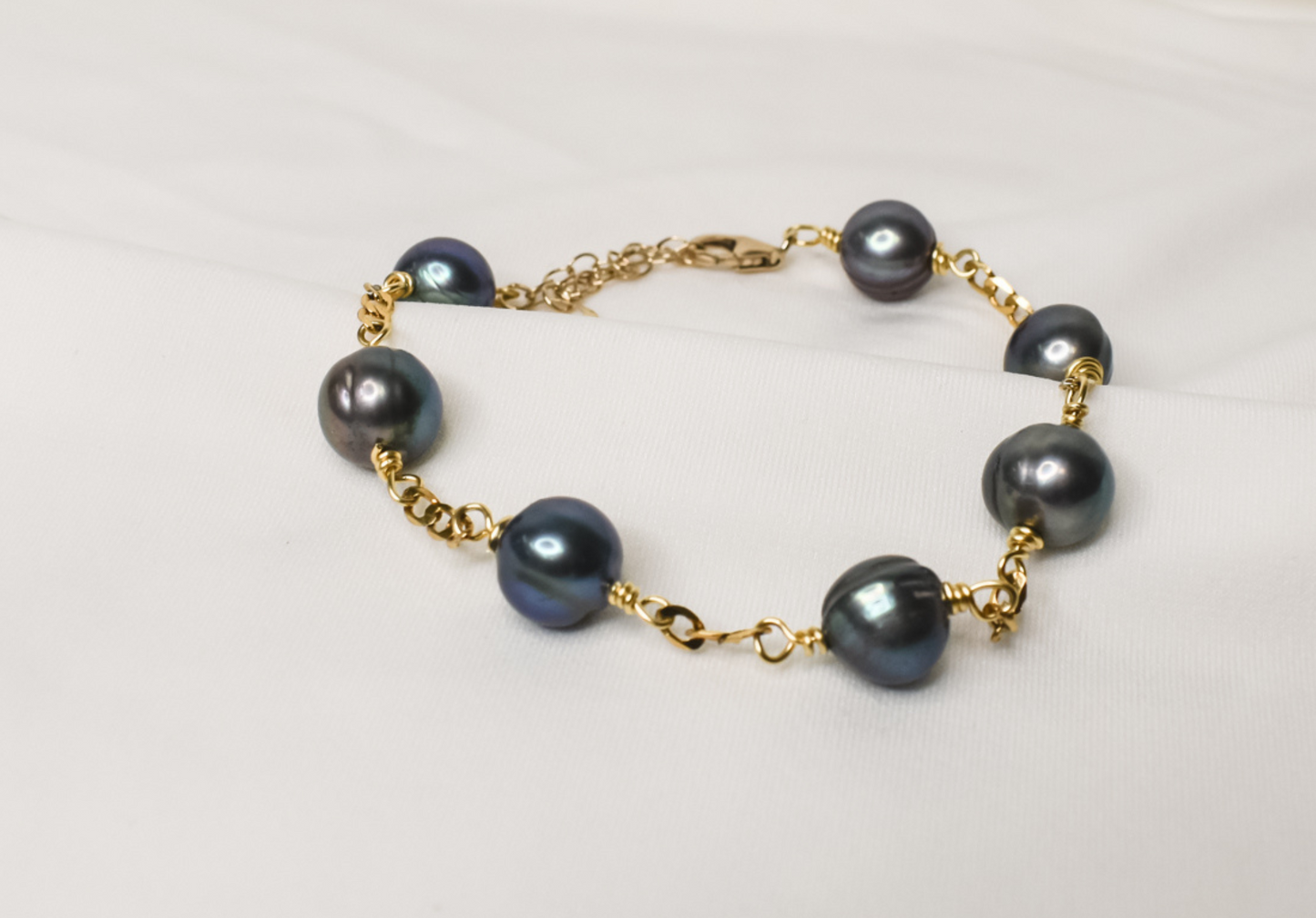 LEII - NATURAL BAROQUE BLUE-PEACOCK TONE PEARL BRACELET