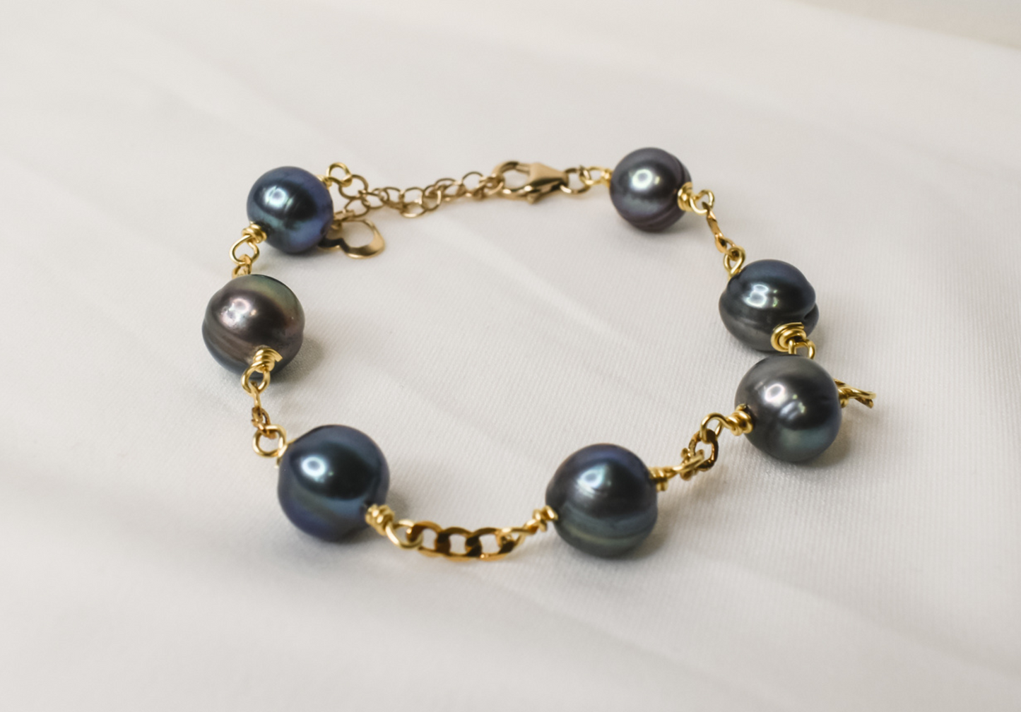 LEII - NATURAL BAROQUE BLUE-PEACOCK TONE PEARL BRACELET