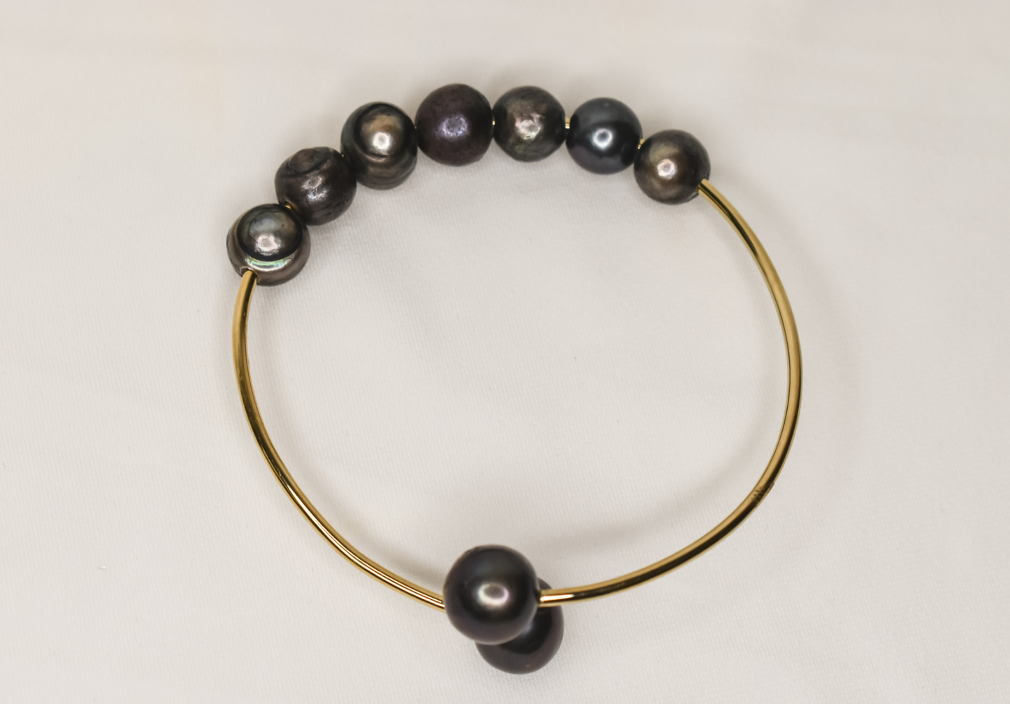 LINA - NATURAL DARK BROWN / BLACK BAROQUE PEARL OPEN BANGLE