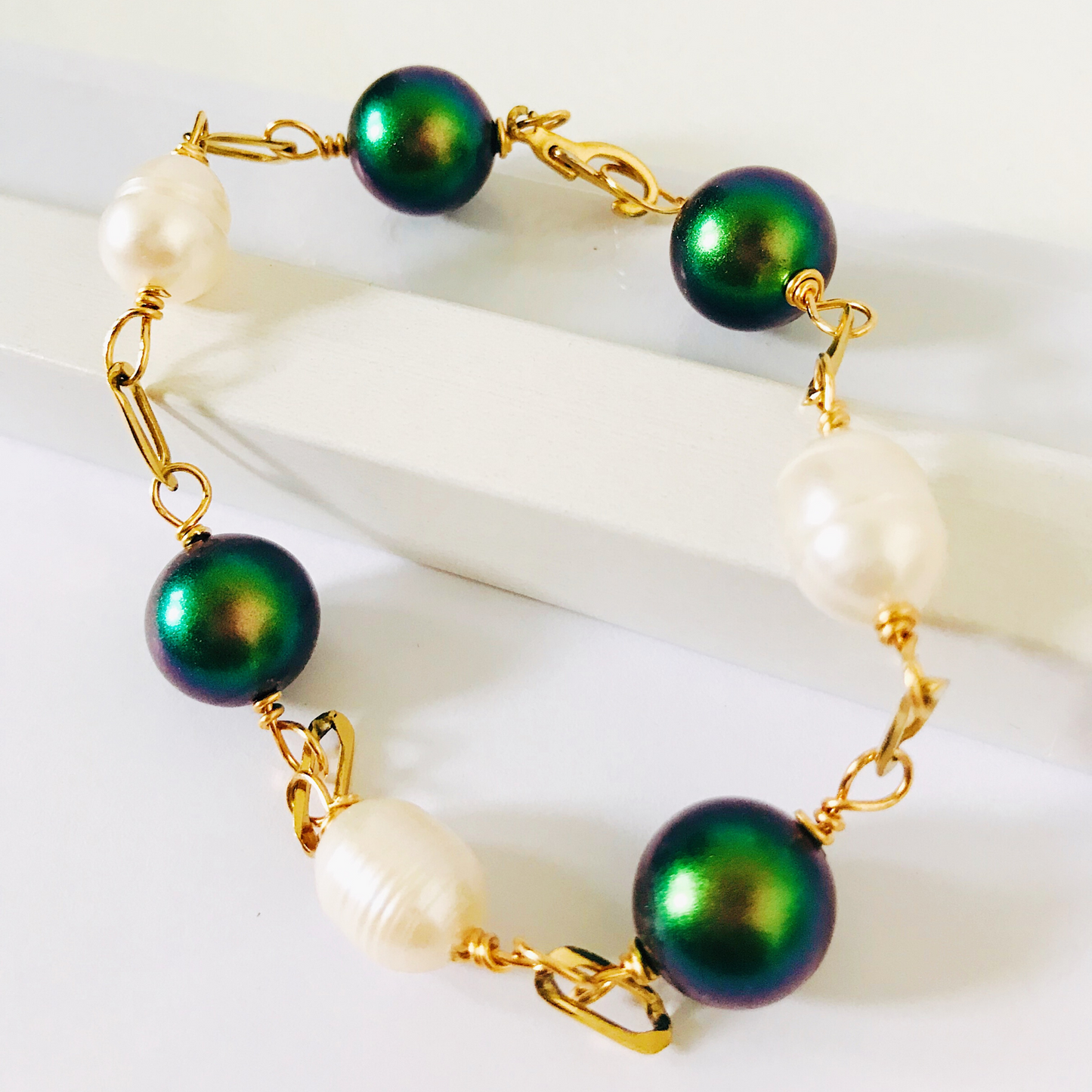 Belle Bracelet - 12mm Green & White Duo Swarovski Pearls