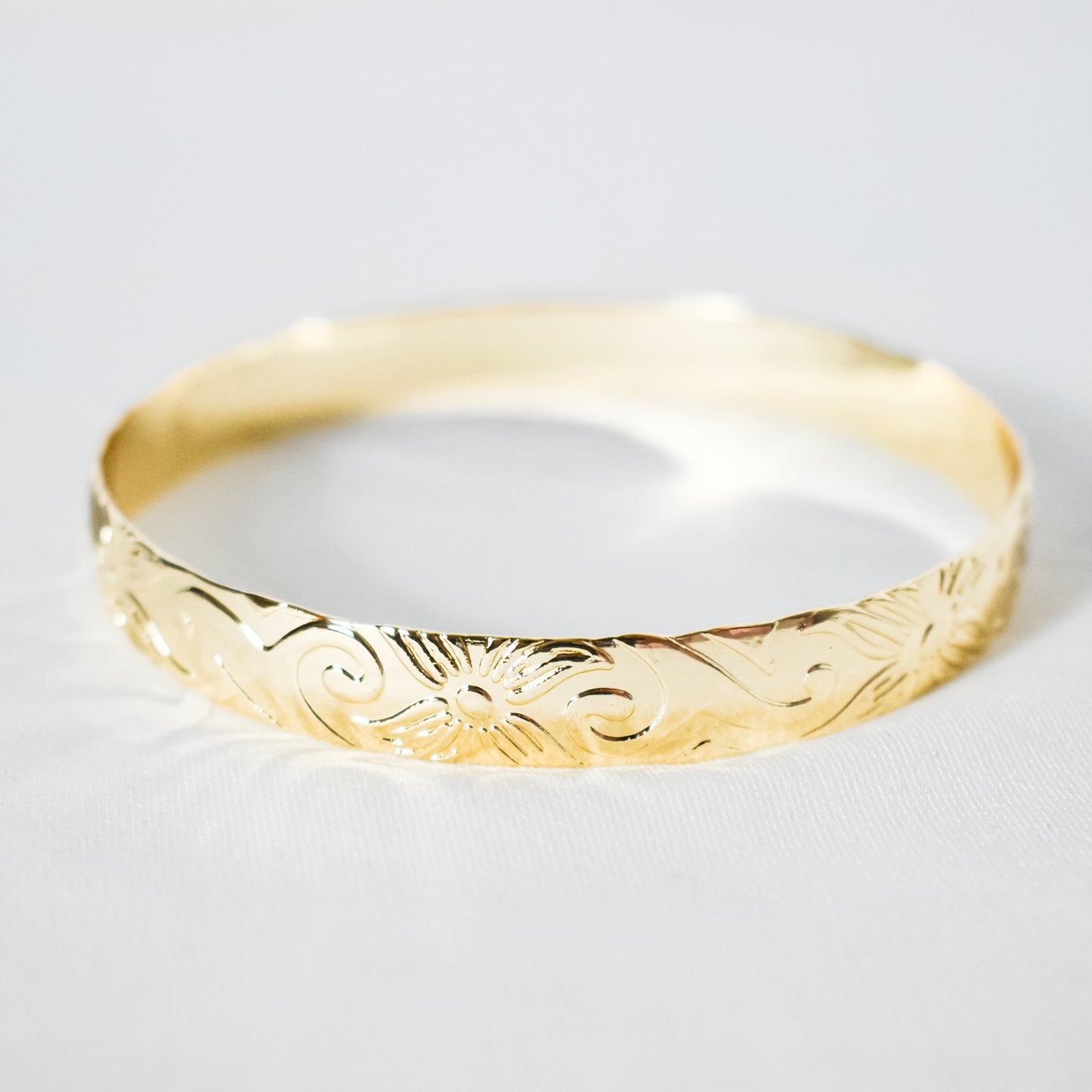 SINALEI - Brand New Island Style Tribal Pattern GOLDFILLED Bangle