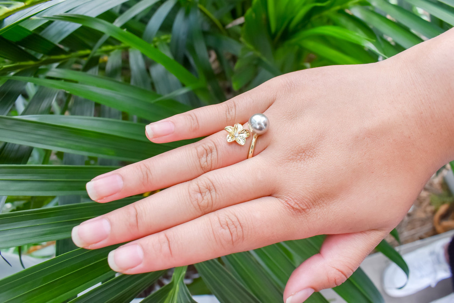 VAYLA - Plumeria Single Premium Shell Pearl Ring - MULTICOLOUR VARIETY - Adjustable