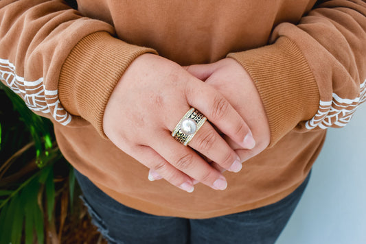 TEINA #3 - Grey Pearl Tapa Design Ring