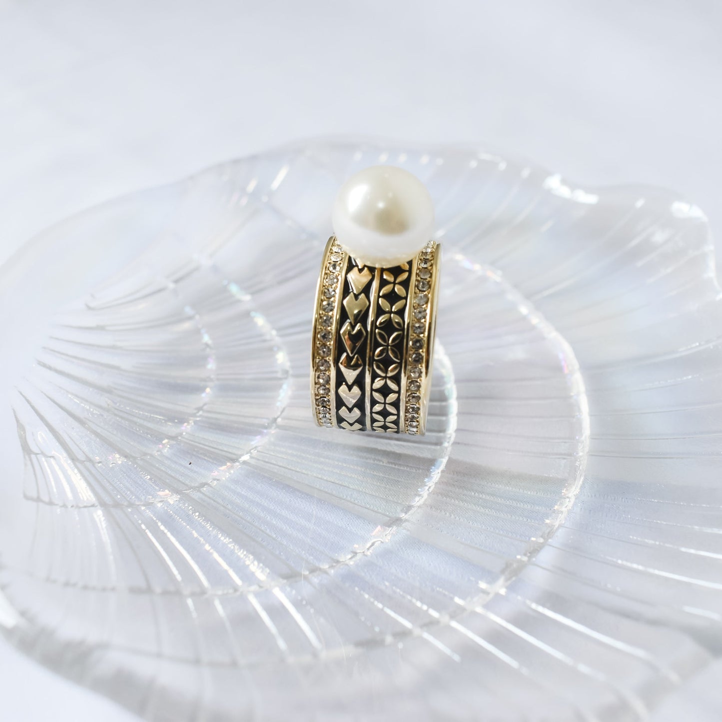 TEINA #2 - White Pearl Tapa Design Ring