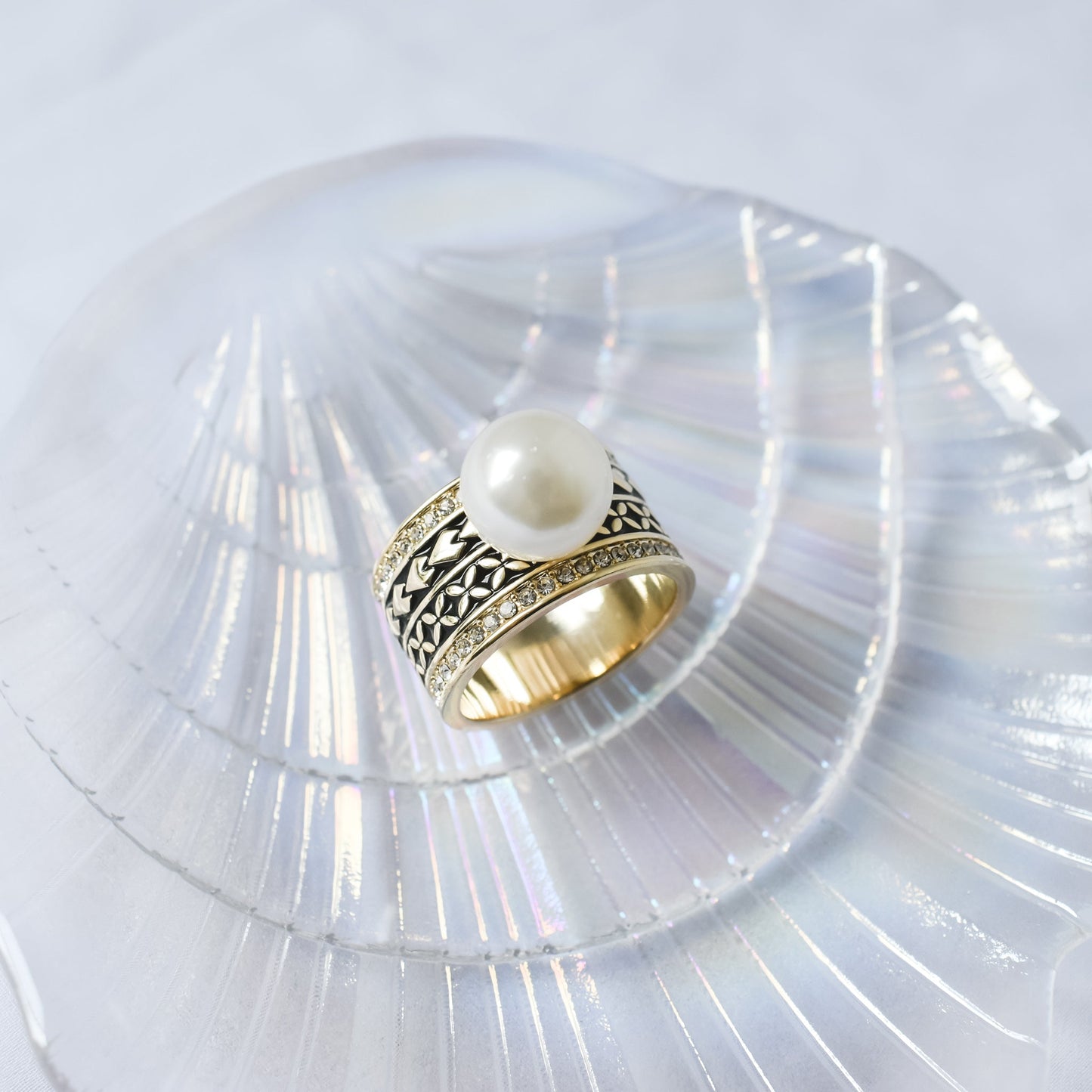 TEINA #2 - White Pearl Tapa Design Ring