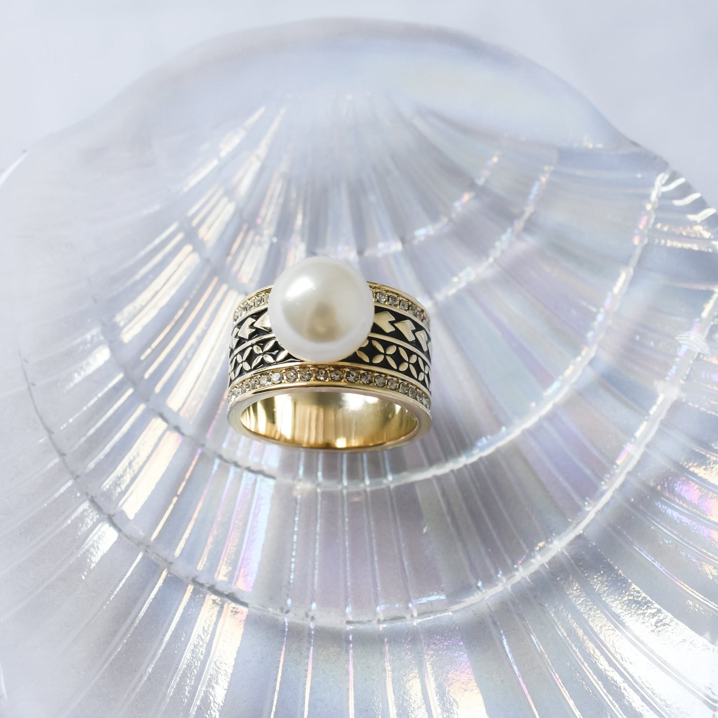 TEINA #2 - White Pearl Tapa Design Ring