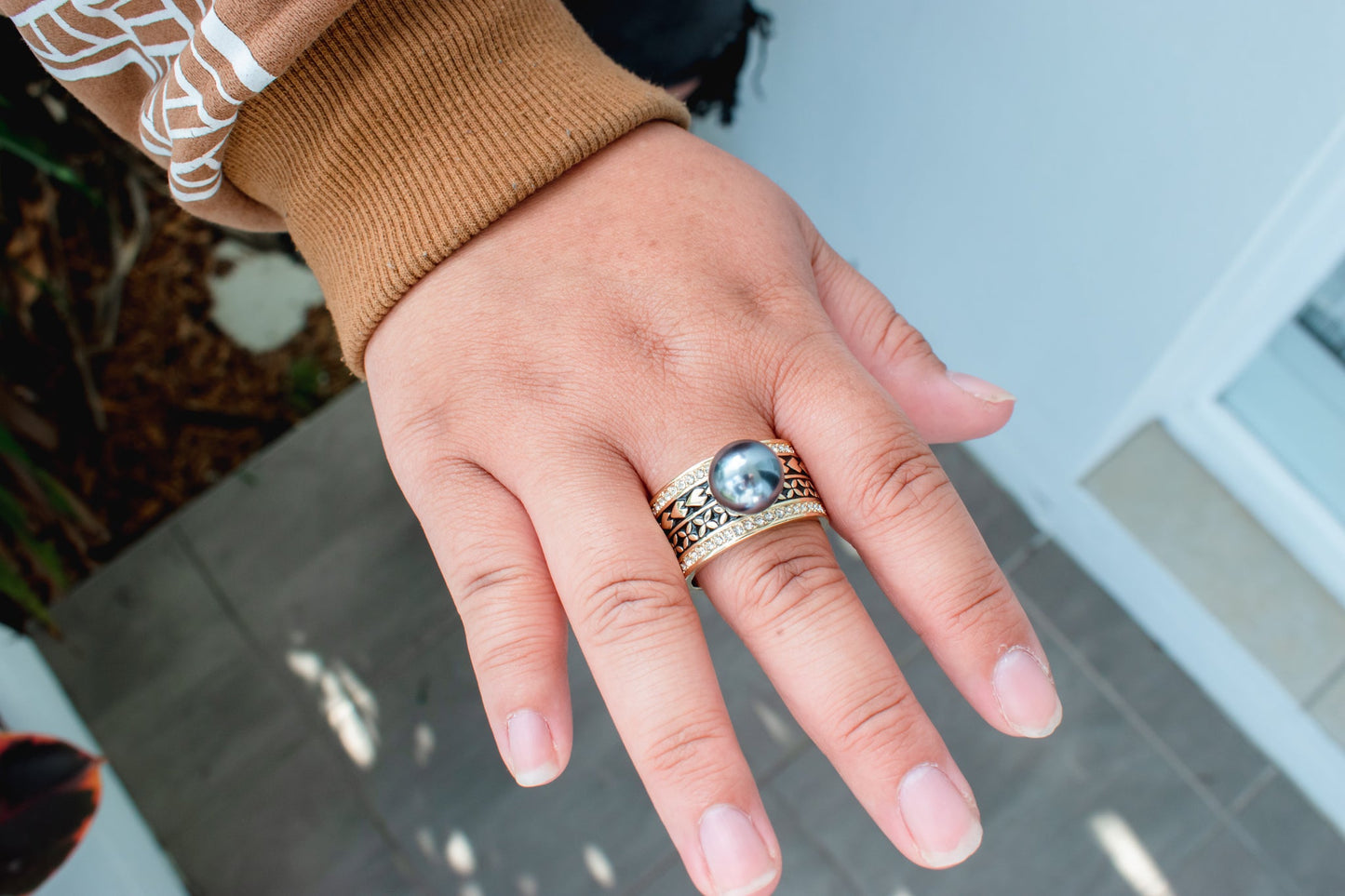 TEINA #1 - Black Pearl Tapa Design Ring