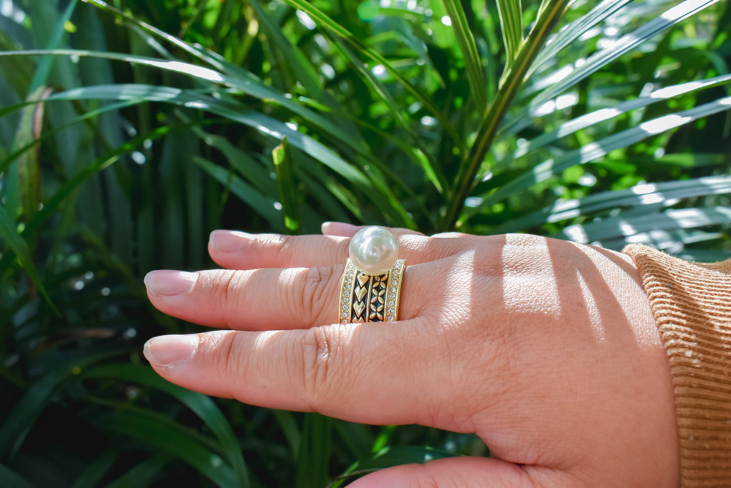 TEINA #2 - White Pearl Tapa Design Ring