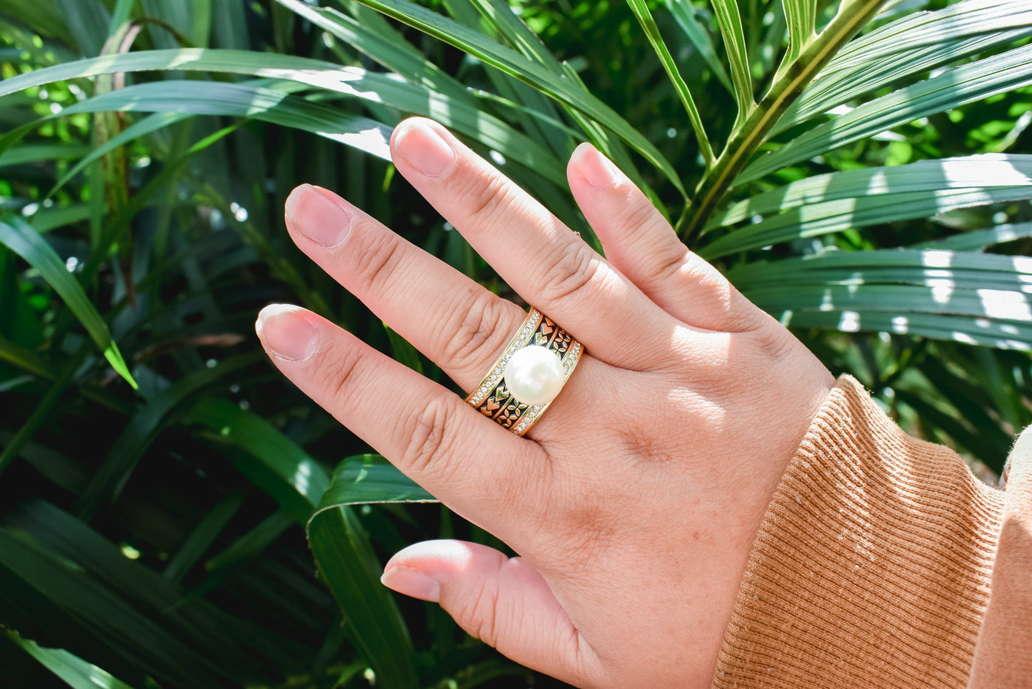 TEINA #2 - White Pearl Tapa Design Ring