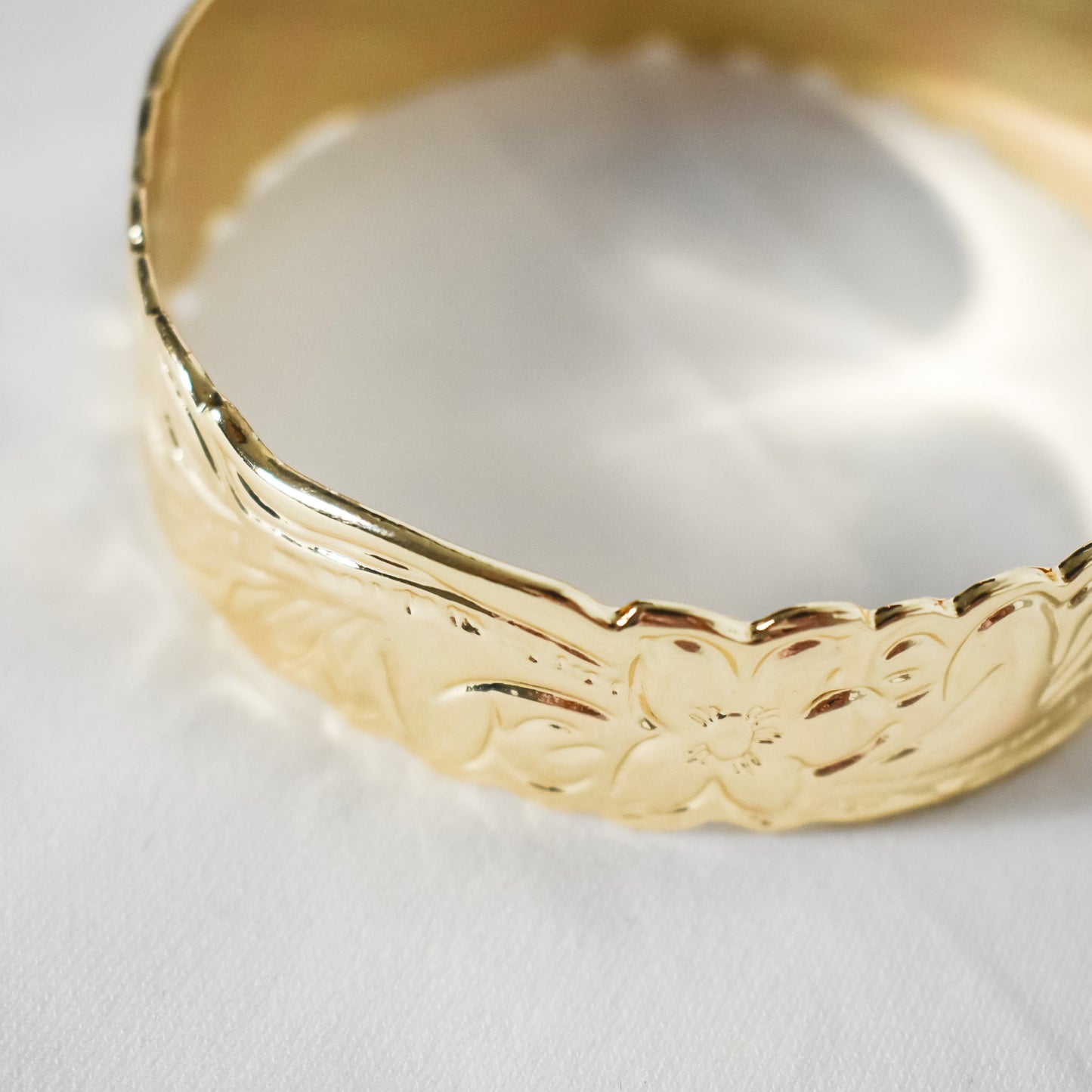Sinavai - Brand New Island Style Tribal Pattern Gold-Filled Bangle