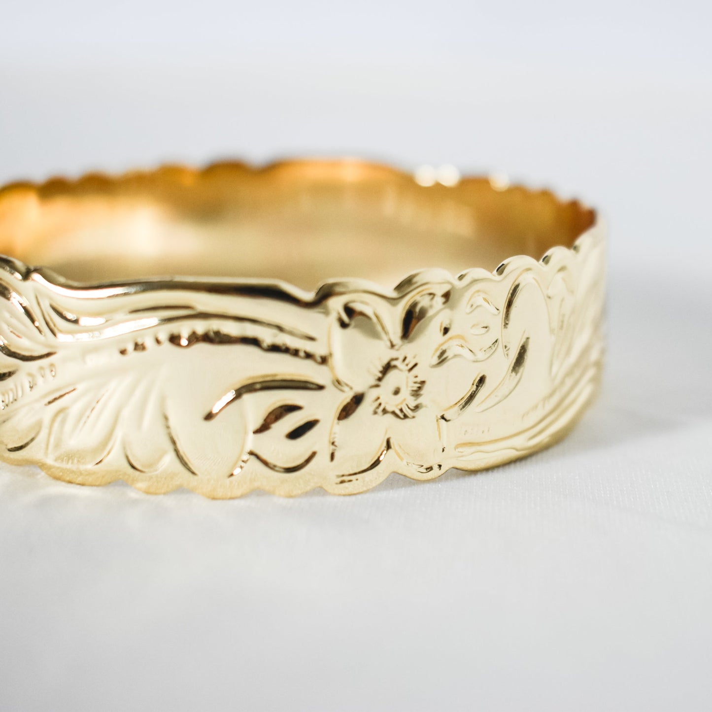 Sinavai - Brand New Island Style Tribal Pattern Gold-Filled Bangle