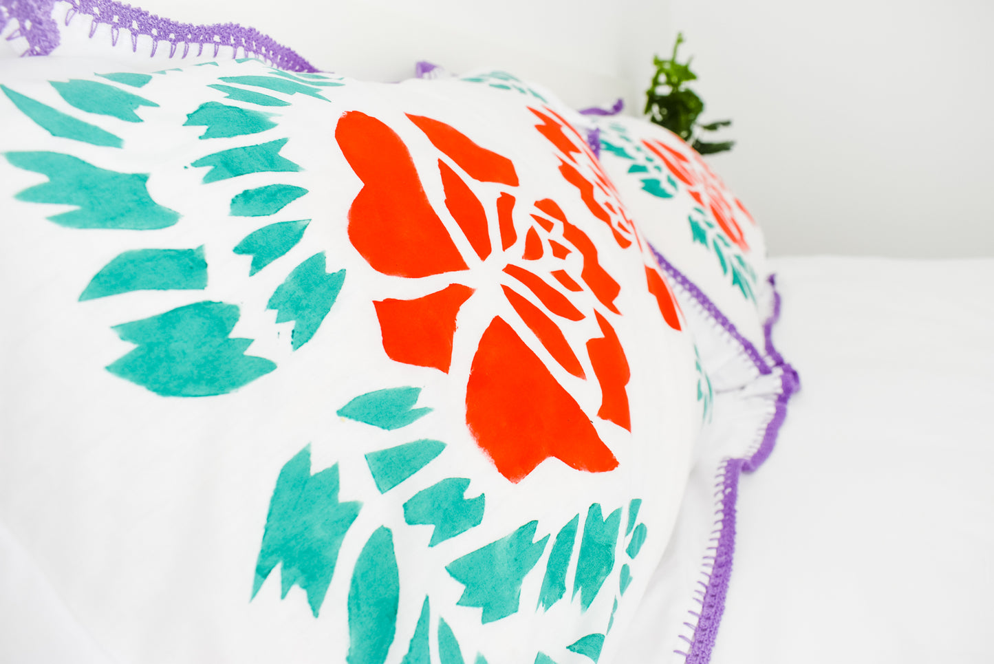 RED ROSA - PURPLE FRILL PILLOWCASE SET