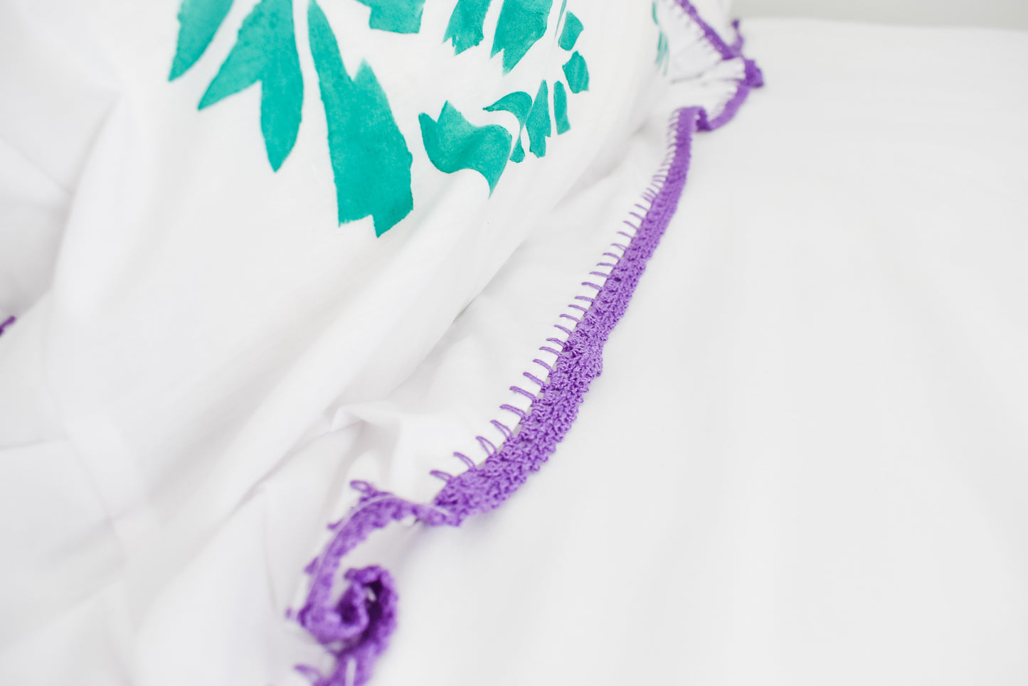 RED ROSA - PURPLE FRILL PILLOWCASE SET