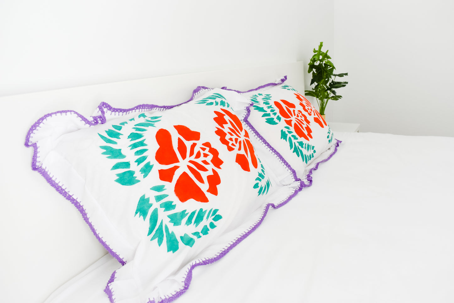 RED ROSA - PURPLE FRILL PILLOWCASE SET